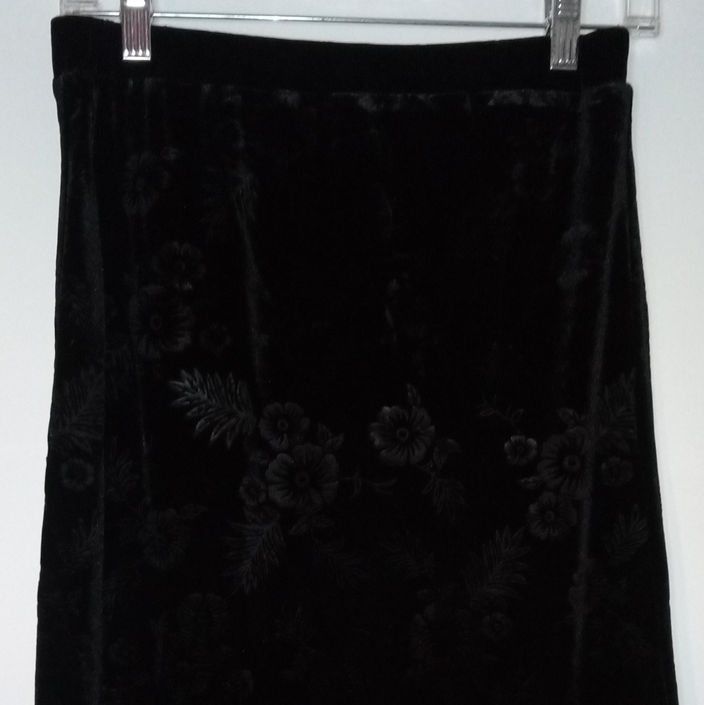 (NWOT) NICOPOLY Black Knee Length Velvet Skirt